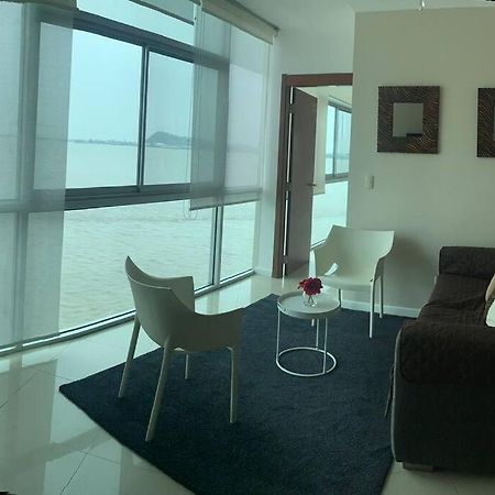 Apartamento Vista Al Rio Puerto Santana Riverfront 1 Гуаякуил Екстериор снимка