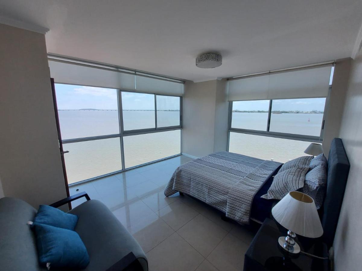 Apartamento Vista Al Rio Puerto Santana Riverfront 1 Гуаякуил Екстериор снимка