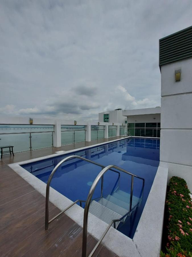 Apartamento Vista Al Rio Puerto Santana Riverfront 1 Гуаякуил Екстериор снимка