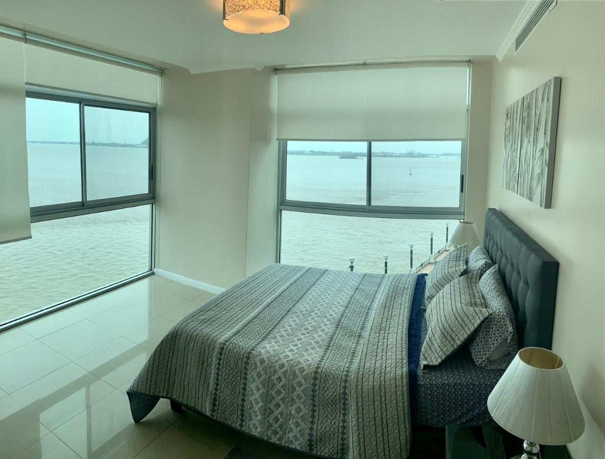 Apartamento Vista Al Rio Puerto Santana Riverfront 1 Гуаякуил Екстериор снимка