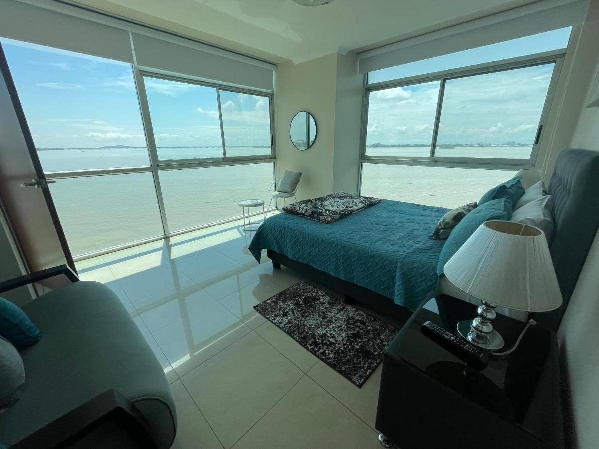 Apartamento Vista Al Rio Puerto Santana Riverfront 1 Гуаякуил Екстериор снимка